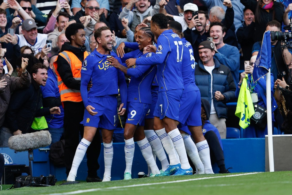 Chelsea vung lưỡi gươm sắc nhưng mang tấm khiên vỡ
