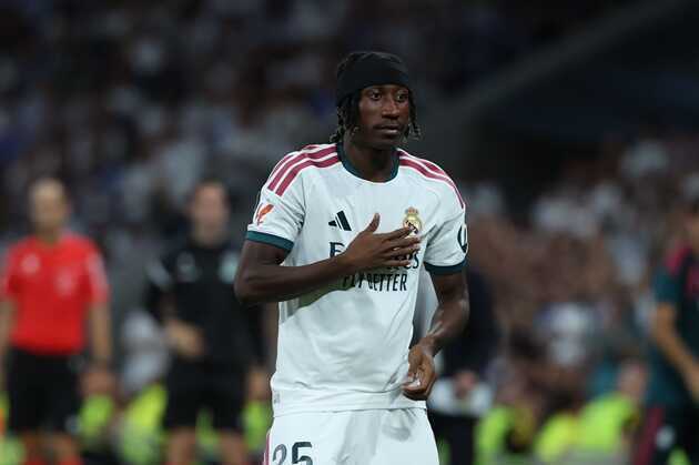 Yan Diomande chưa thể gi&agrave;nh suất đ&aacute; ch&iacute;nh tại Real Madrid. Ảnh: EPA/KIKO HUESCA