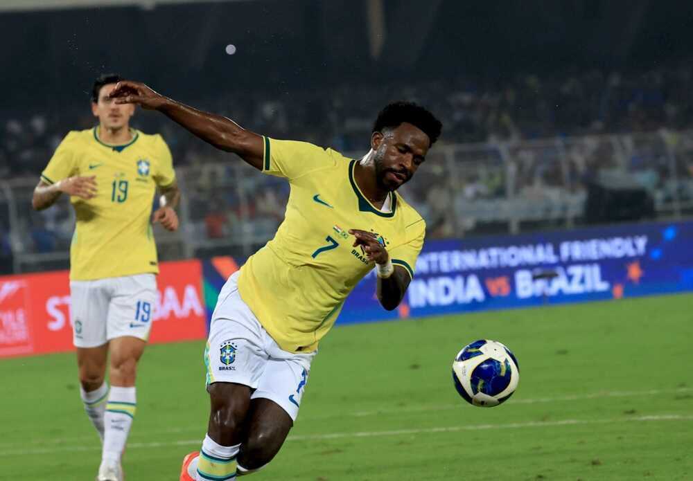 Vinicius mờ nhạt, Mourinho đã có quyết định