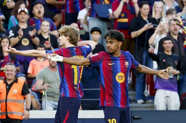 Barcelona ho&agrave;n to&agrave;n dồn &eacute;p Getafe. Ảnh: EPA/TONI ALBIR