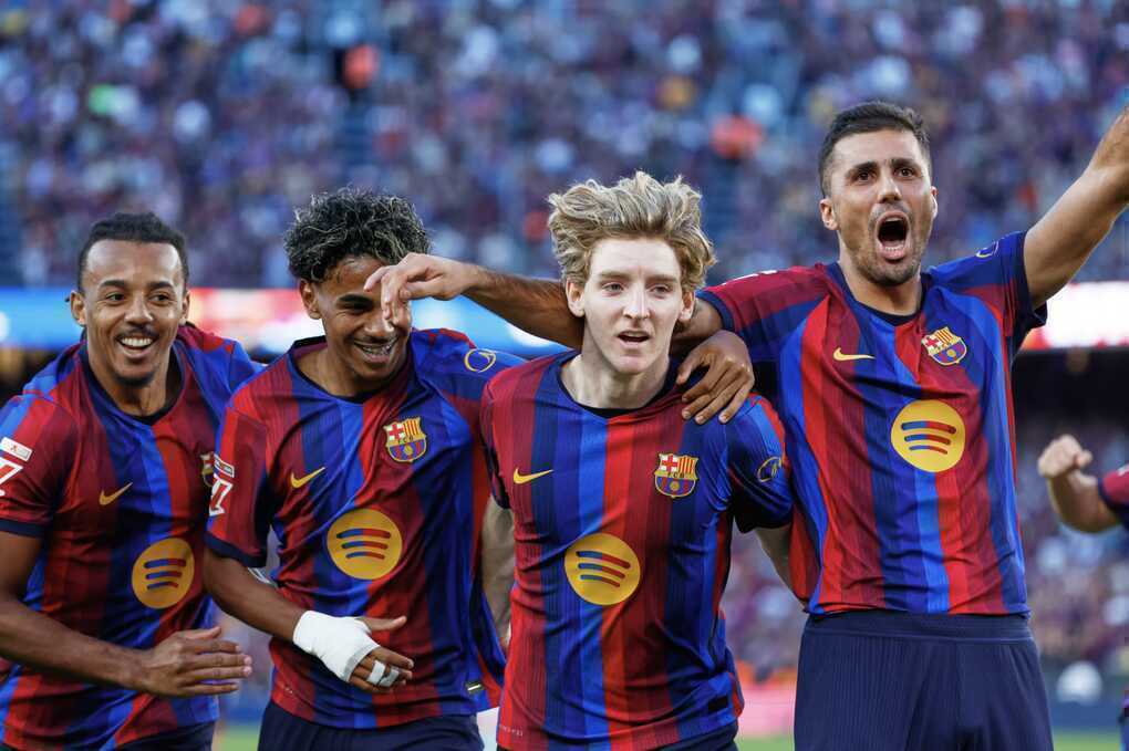 Barca toàn thắng chín trận đầu mùa