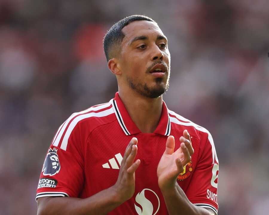 Youri Tielemans &ndash; 7:&nbsp;Xử l&yacute; b&oacute;ng chậm chạp v&agrave; thiếu thanh tho&aacute;t; cả hai tiền vệ trung t&acirc;m của United đều bị h&agrave;ng tiền vệ ba người của Tottenham &aacute;p đảo. Anh li&ecirc;n tục để mất b&oacute;ng v&agrave; kh&ocirc;ng tạo ra được dấu ấn n&agrave;o đ&aacute;ng kể cho c&aacute;c đồng đội. Ảnh: EPA/Adam Vaughan. Ảnh: EPA/Adam Vaughan.