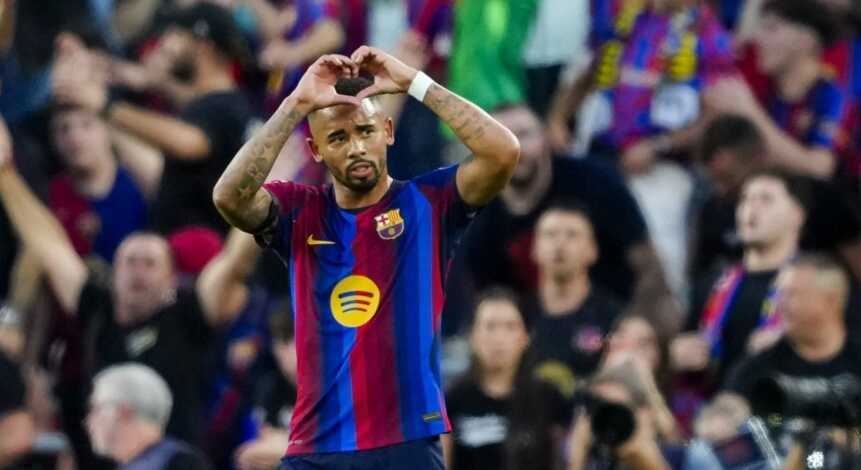 Gabriel Jesus giải bài toán mang tên Raphinha cho Hansi Flick
