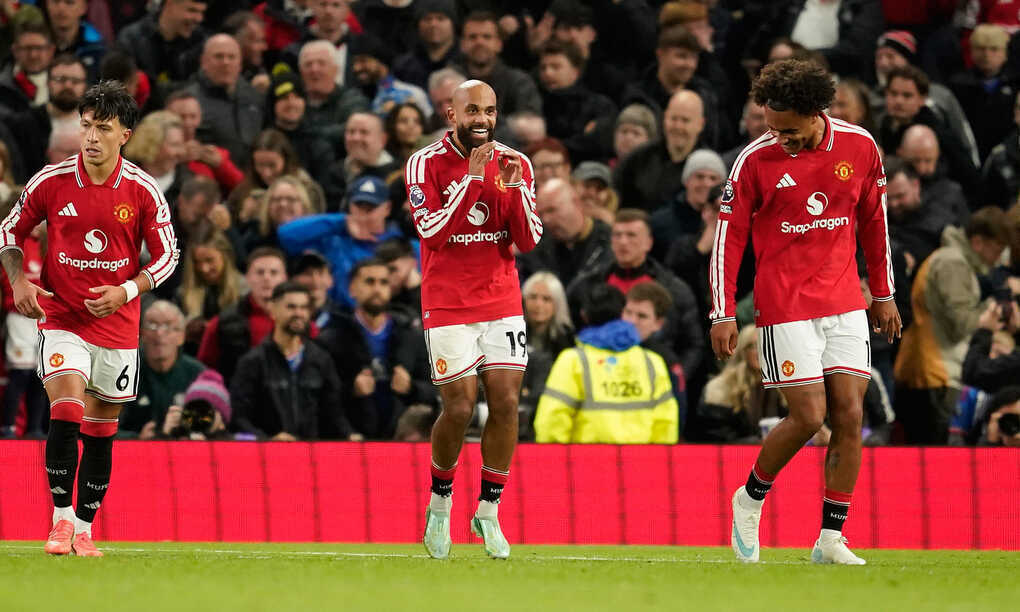 Man Utd rơi chiến thắng trước Tottenham dù hơn người