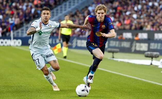 B&agrave;n thắng đầu ti&ecirc;n cho Barca mang lại sự tự tin cho Gordon. (Ảnh: EPA Images)