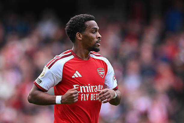 Timber thừa nhận Arsenal đang bước trên lằn ranh mong manh