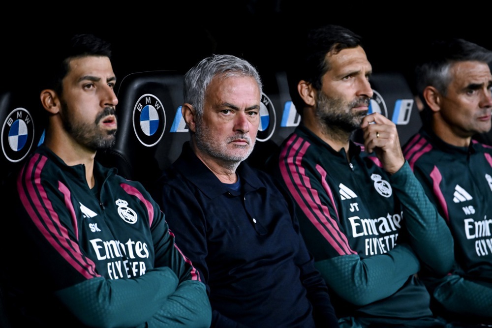 Mourinho kh&ocirc;ng thể tiếp tục 