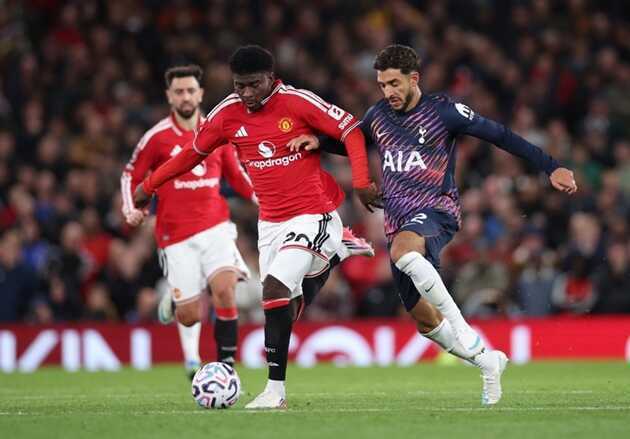 Baleba sắm vai Pogba mới, cứu rỗi tuyến giữa MU