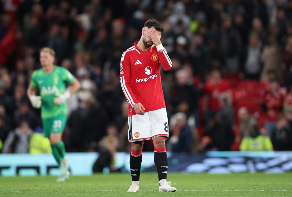 Rooney cảnh báo Carrick về bài toán Bruno Fernandes của MU