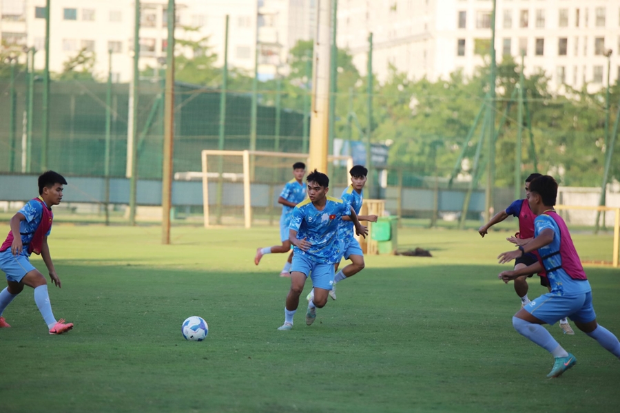 U17 và U15 Việt Nam rèn quân chuẩn bị đá World Cup