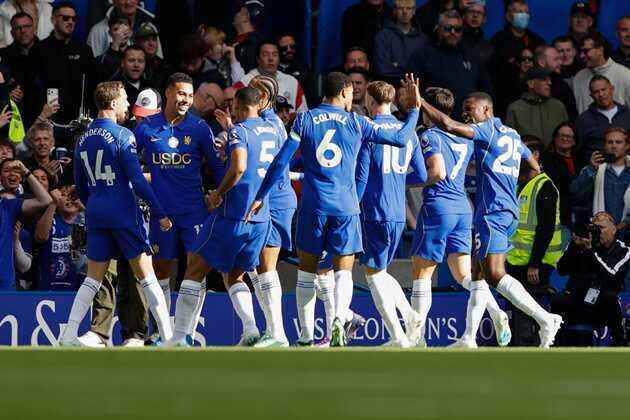 H&agrave;ng c&ocirc;ng Chelsea đầy biến ho&aacute; trong tay Alonso. Ảnh: EPA.