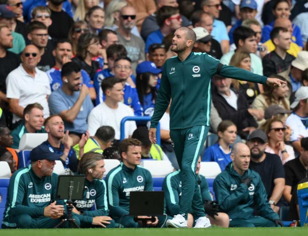 HLV Fabian Hurzeler đang g&acirc;y ấn tượng khi dẫn dắt Brighton. Ảnh: EPA.