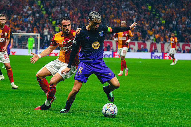 Tại sao Pedri xin rời sân sớm trong trận Barca - Galatasaray?