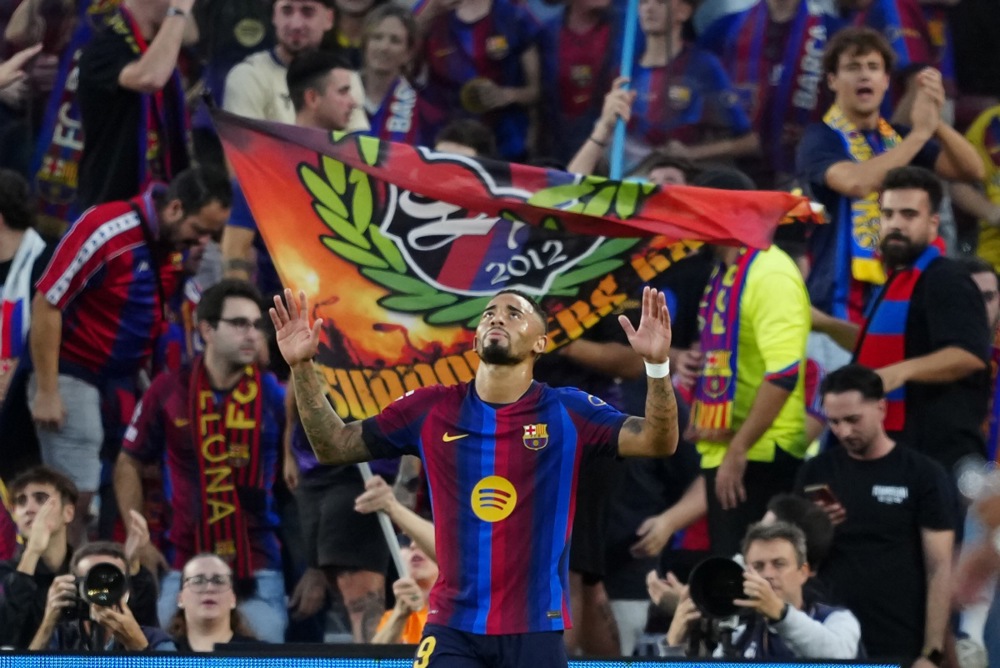 Jesus đang thể hiện tốt ở Barca. Ảnh: EPA.