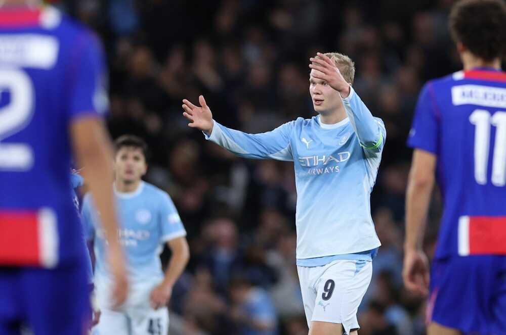 Erling Haaland &ndash; 8,1.&nbsp;Haaland l&agrave; điểm s&aacute;ng hiếm hoi của Man City. Tiền đạo người Na Uy ghi hai b&agrave;n trong hiệp hai, thắp l&ecirc;n hy vọng cho đội chủ nh&agrave;. Tuy nhi&ecirc;n, c&uacute; đ&uacute;p của Haaland vẫn kh&ocirc;ng đủ b&ugrave; đắp những sai lầm nghi&ecirc;m trọng nơi h&agrave;ng ph&ograve;ng ngự. Ảnh: EPA.