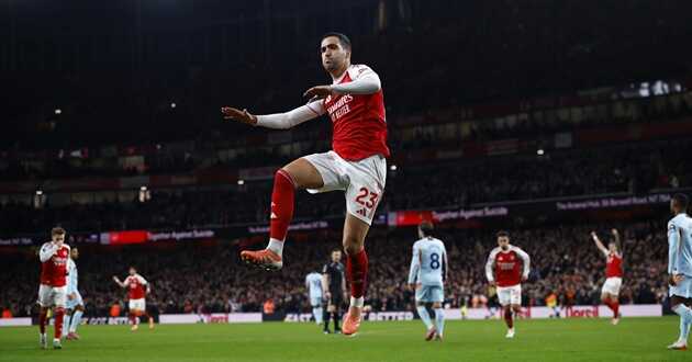 Cuộc họp kín không HLV giúp Arsenal giành cúp Ngoại hạng Anh