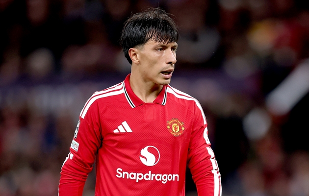 Gary Neville chỉ đích danh 2 cầu thủ Man Utd bị Martinez làm tổn thương