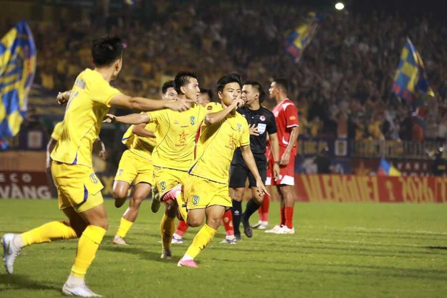 Giá trị của cách làm bóng đá căn cơ tại V-League