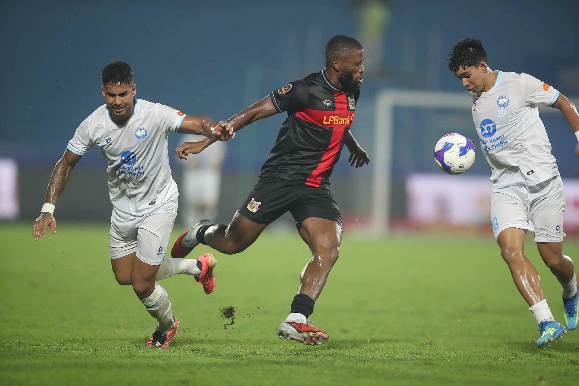 Nam Định vừa để thua Ninh B&igrave;nh ở v&ograve;ng 3 V.League. Ảnh: VPF