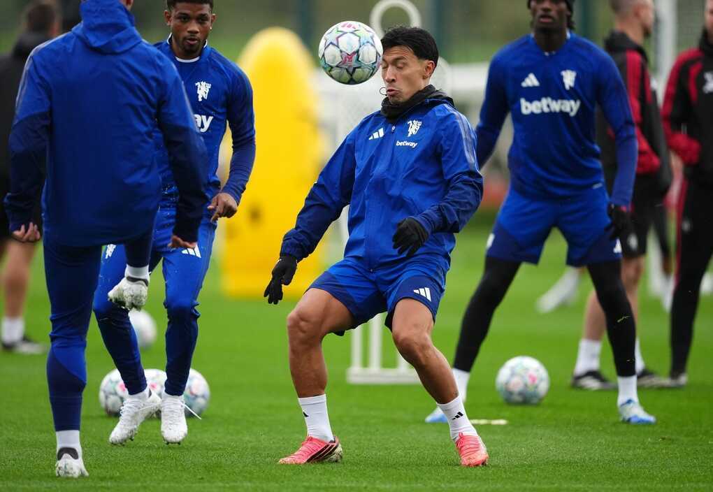 Martinez xin lỗi sau cuộc gặp lãnh đạo Man Utd