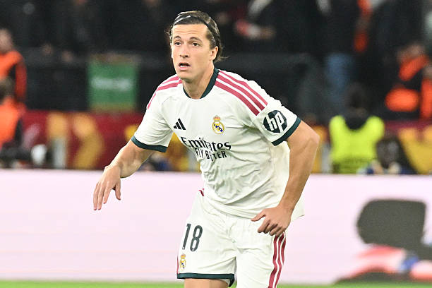 Mourinho nên chọn Cucurella hay Carreras cho Real Madrid?