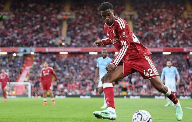 Andoni Iraola nâng tầm viên ngọc quý Trey Nyoni ở Liverpool