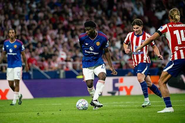 Baleba vá lỗ hổng tuyến giữa của Man Utd
