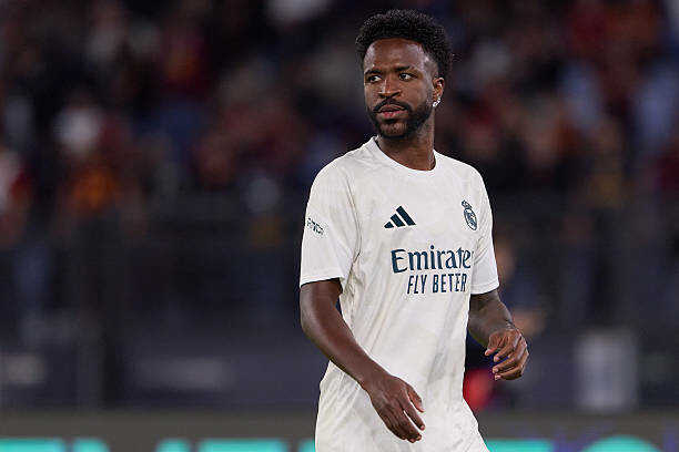 Mourinho cảnh báo Vinicius phải nỗ lực vượt qua sa sút