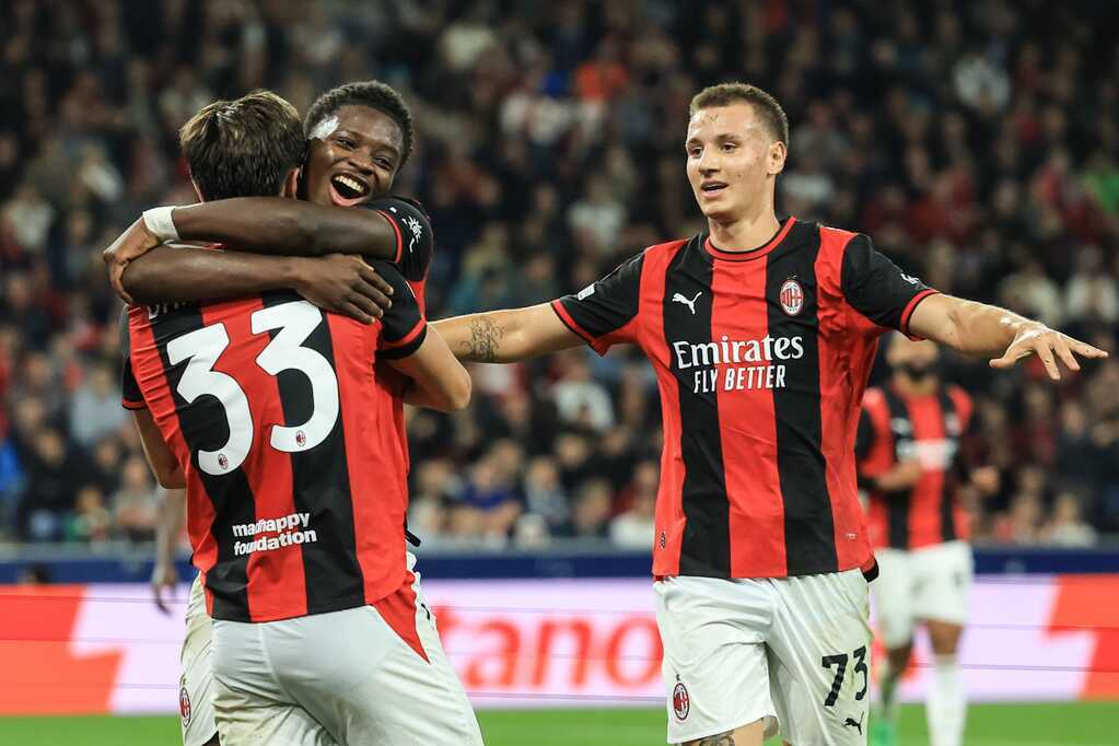AC Milan mang đến nhiều dấu hiệu t&iacute;ch cực dưới thời Ruben Amorim. Ảnh: EPA/MARTIN DIVISEK