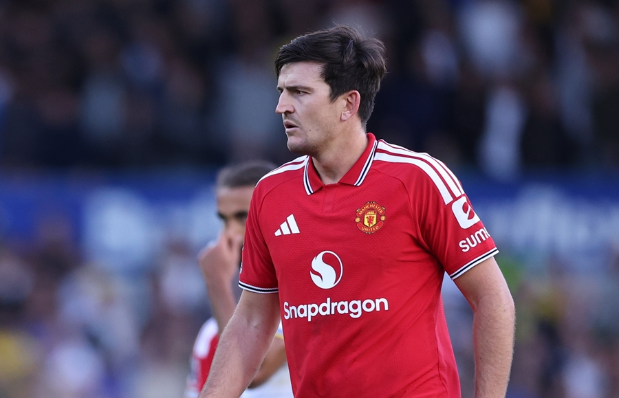 Carragher khen Maguire xuất sắc giúp MU không sụp đổ