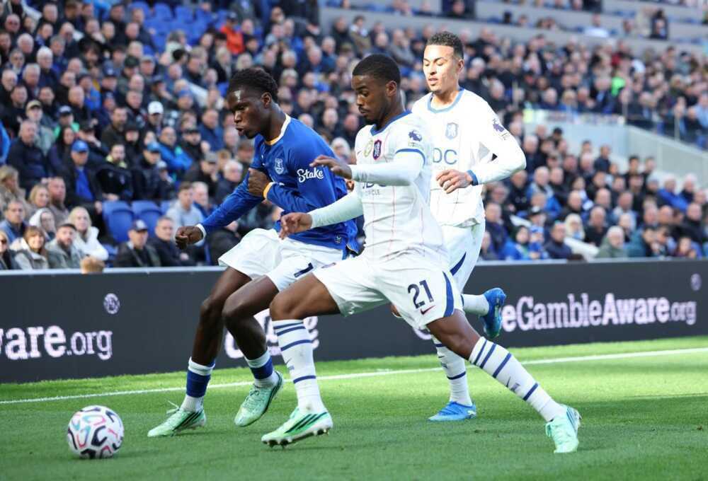 Dàn ~kép phụ~ Chelsea tỏa sáng và cơn đau đầu dễ chịu của Alonso