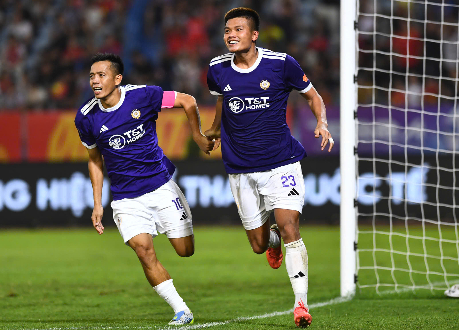 Đánh bại CAHN trận derby V-League, HLV Harry Kewell nói gì?