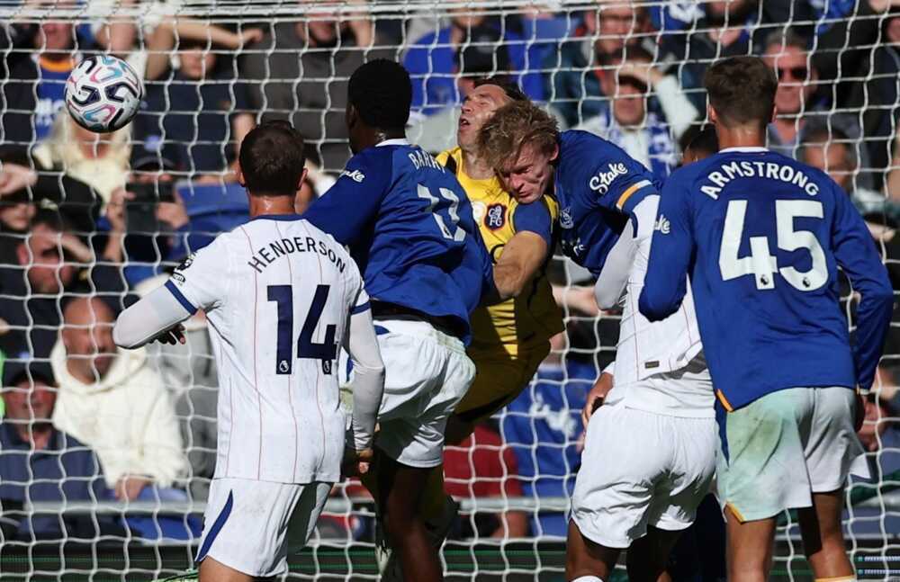 Emi Martinez nhập viện khẩn cấp, Chelsea nơm nớp chờ kết quả