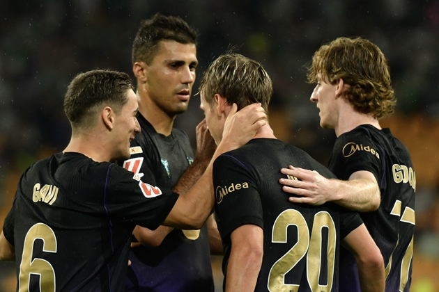 PSG và Real Madrid chờ trừng phạt tử huyệt của Barcelona