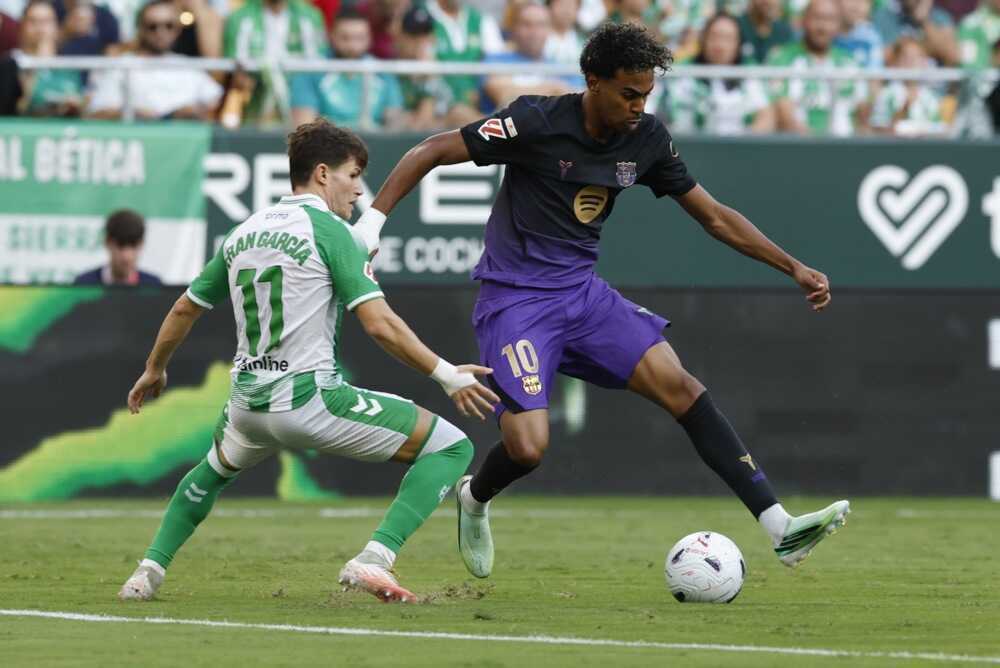Yamal vẽ cầu vồng, Barca vùi dập Betis 5-2