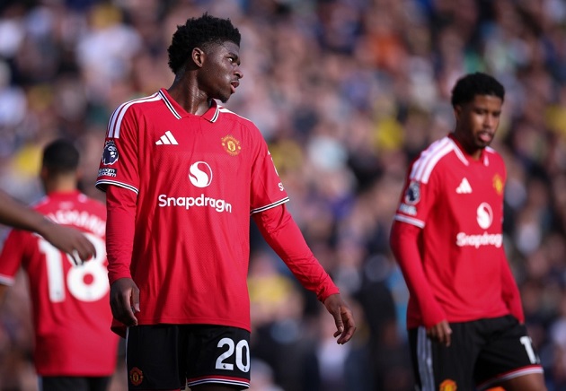 Ác mộng phòng ngự cản bước Man United