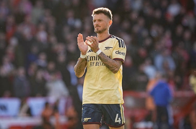 Hậu vệ phải: Ben White (6.6 điểm) D&ugrave; Arsenal chủ yếu triển khai tấn c&ocirc;ng b&ecirc;n c&aacute;nh phải trong hiệp một, White lại kh&ocirc;ng thể hiện được sự sắc b&eacute;n cần thiết. C&aacute;c pha leo bi&ecirc;n v&agrave; tạt b&oacute;ng của hậu vệ người Anh thiếu đi độ ch&iacute;nh x&aacute;c v&agrave; t&iacute;nh đột biến.