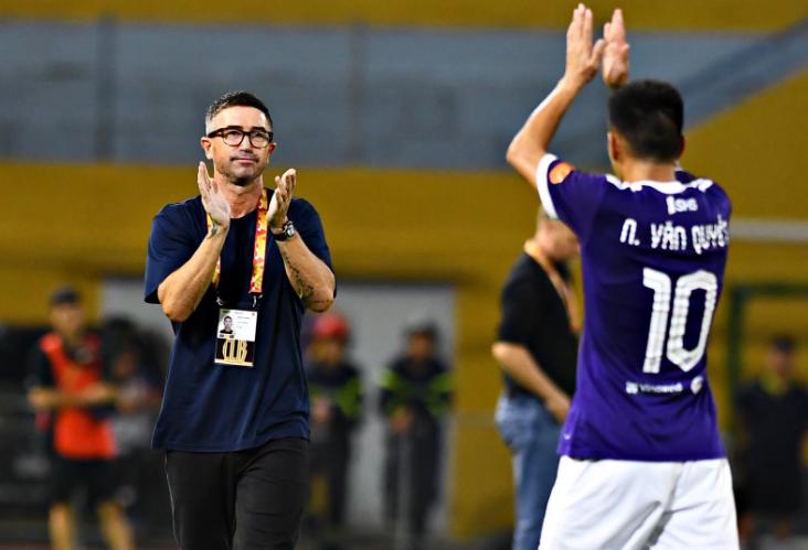 H&agrave; Nội FC thổi b&ugrave;ng cuộc đua v&ocirc; địch V-League. Ảnh: Facebook H&agrave; Nội Fc