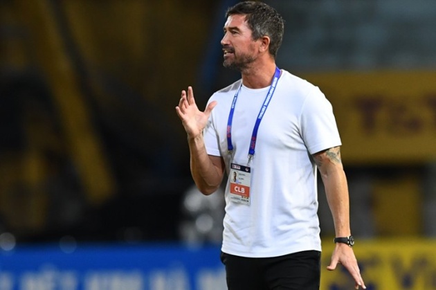 HLV Kewell dùng bóng dài giúp Hà Nội FC hạ CAHN