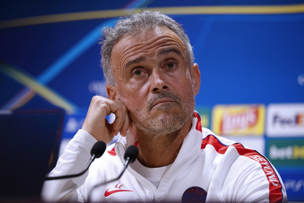 Luis Enrique từ chối so sánh Messi và Yamal