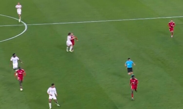 Real thoát thẻ đỏ vì không đủ góc quay ở La Liga