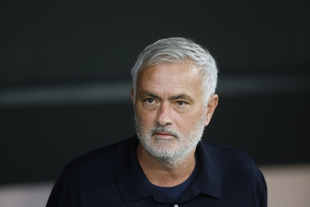Rò rỉ mâu thuẫn ngầm giữa ban lãnh đạo Real và Mourinho