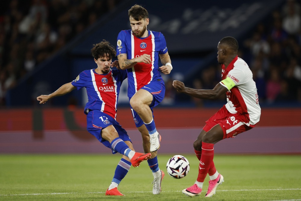 Sức mạnh tấn c&ocirc;ng của PSG l&agrave; kh&ocirc;ng phải b&agrave;n c&atilde;i. Ảnh: EPA.