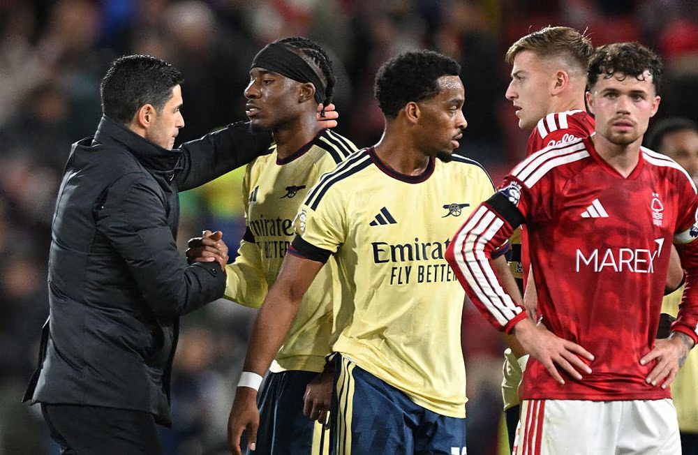 Thắng Forest, Arsenal vẫn bị Paul Merson chê bai