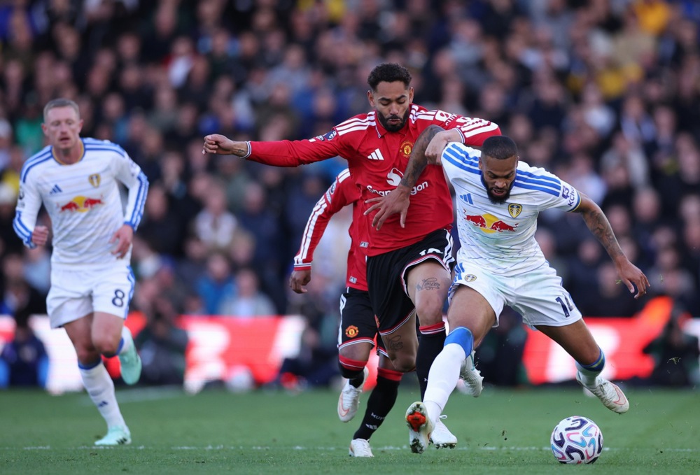 Man Utd đ&atilde; thể hiện một bộ mặt bế tắc trước Leeds. Ảnh: EPA IMAGES. 