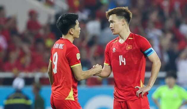 Tin bóng đá - 5 dấu ấn Việt Nam 4-2 Pakistan: Cơn lốc Đình Bắc