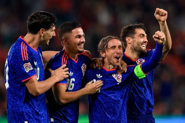 Modric vẫn l&agrave; linh hồn của tuyển Croatia. Ảnh: EPA.