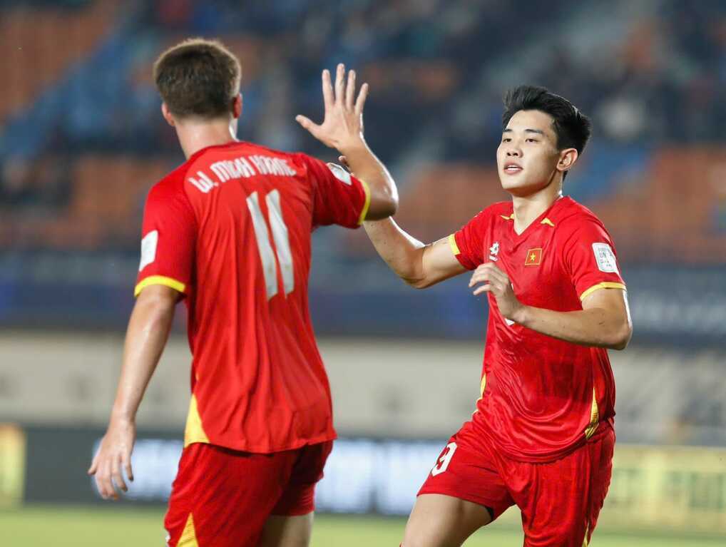Đ&igrave;nh Bắc chơi qu&aacute; hay sau khi được v&agrave;o s&acirc;n. Ảnh: VFF.