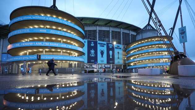 Man City r&aacute;o riết chuẩn bị h&agrave;nh động bảo vệ m&igrave;nh. (Ảnh: EPA Images)
