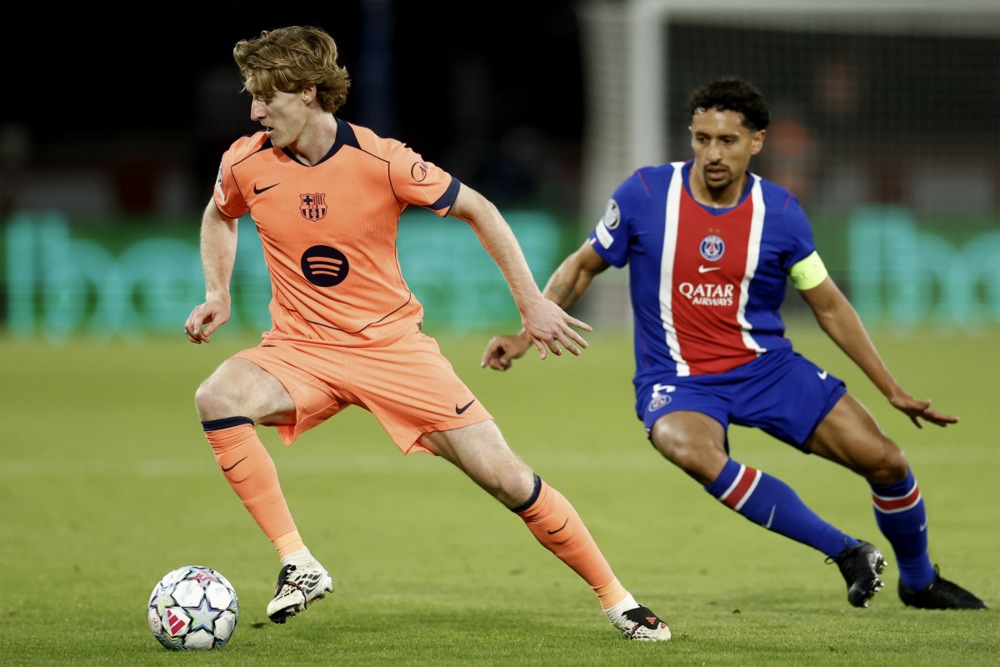 Anthony Gordon: PSG chơi hay hơn Barcelona